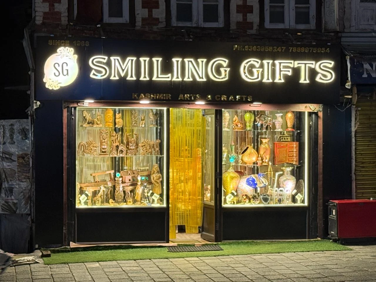 Smiling Gifts — Kashmir Arts & Crafts, Pahalgam